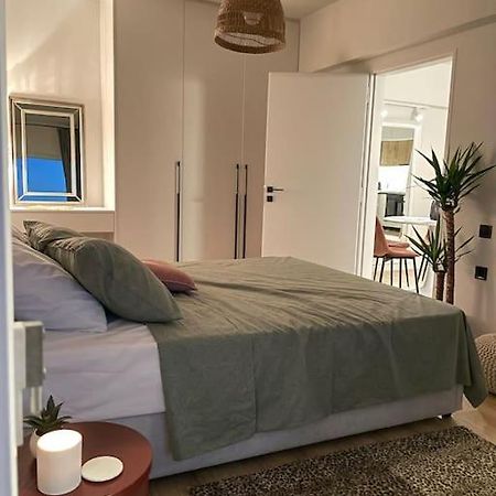 Cozy Apartment Opposite The Beach 아테네 외부 사진