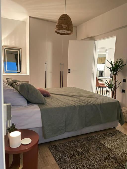 Cozy Apartment Opposite The Beach 아테네 외부 사진